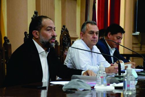 Reforma constitucional: proponen una sola reelección para intendentes y ediles