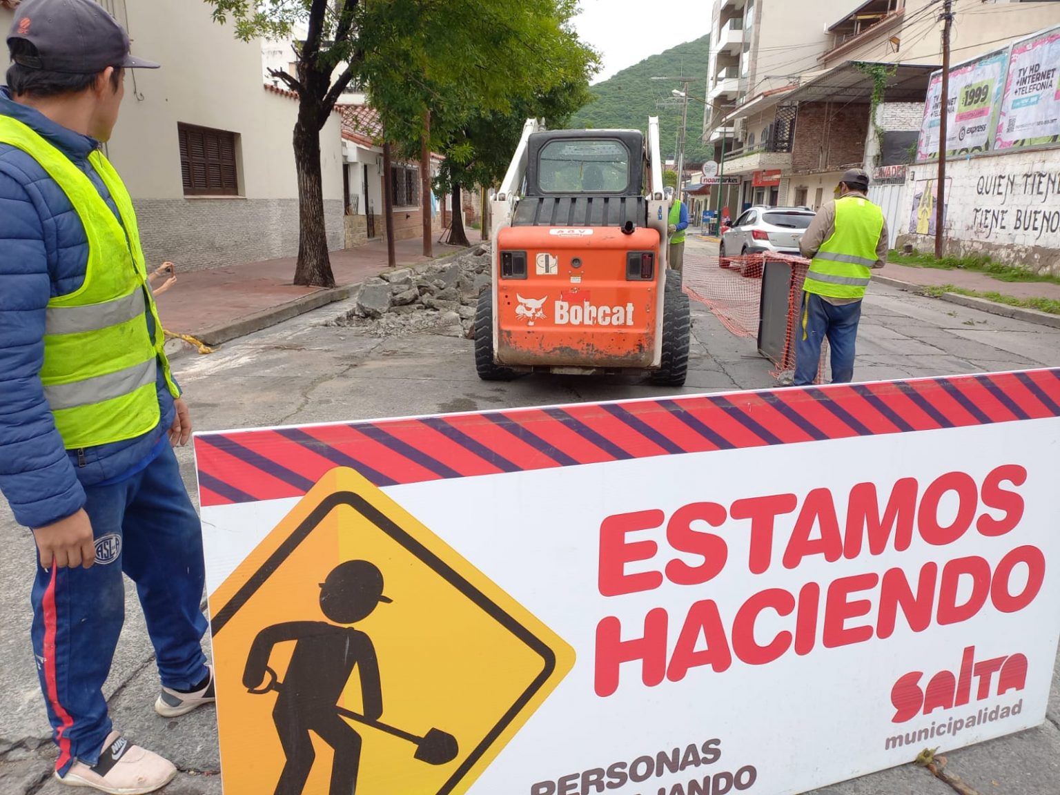 La Municipalidad ejecuta obras de bacheo en el macrocentro