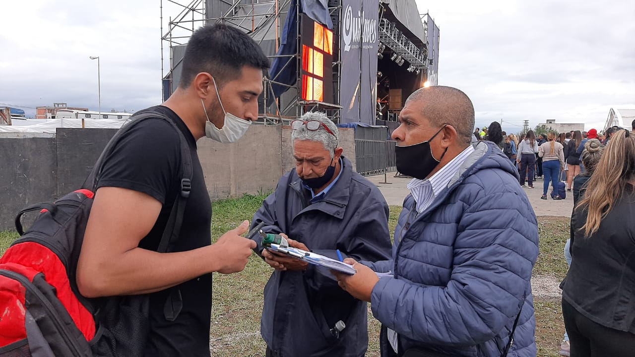 Amplio operativo de control municipal en bares, pubs, boliches y carpas bailables. VIDEO