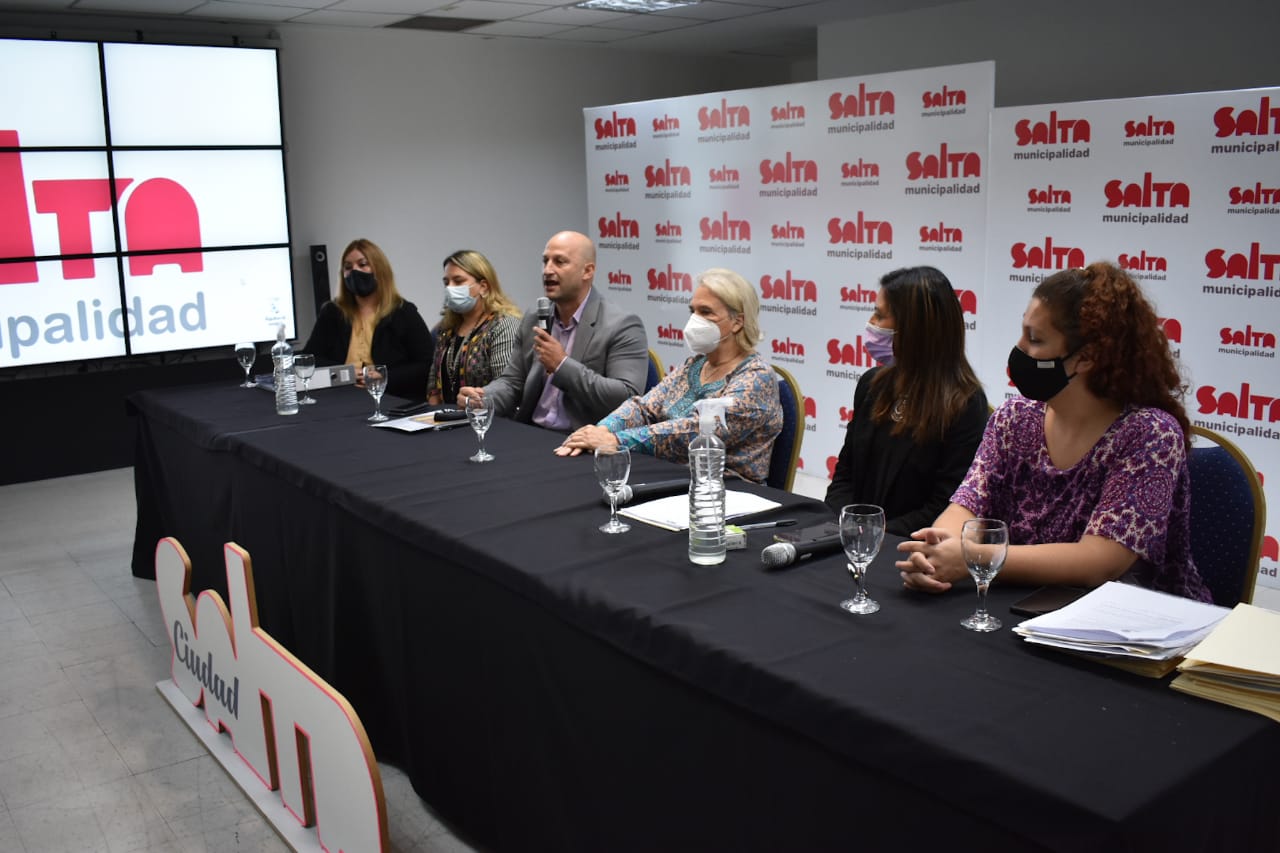 La Municipalidad firmó el convenio de Adhesión al Régimen de Becas 2022 con instituciones privadas. VIDEO