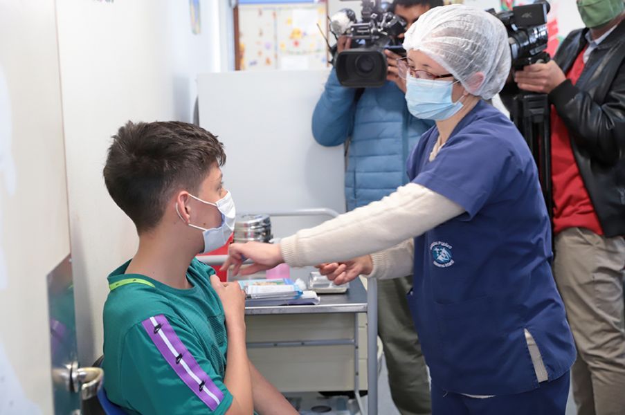 Son 40 los vacunatorios contra COVID-19 que funcionarán en hospitales y centros de salud durante los feriados