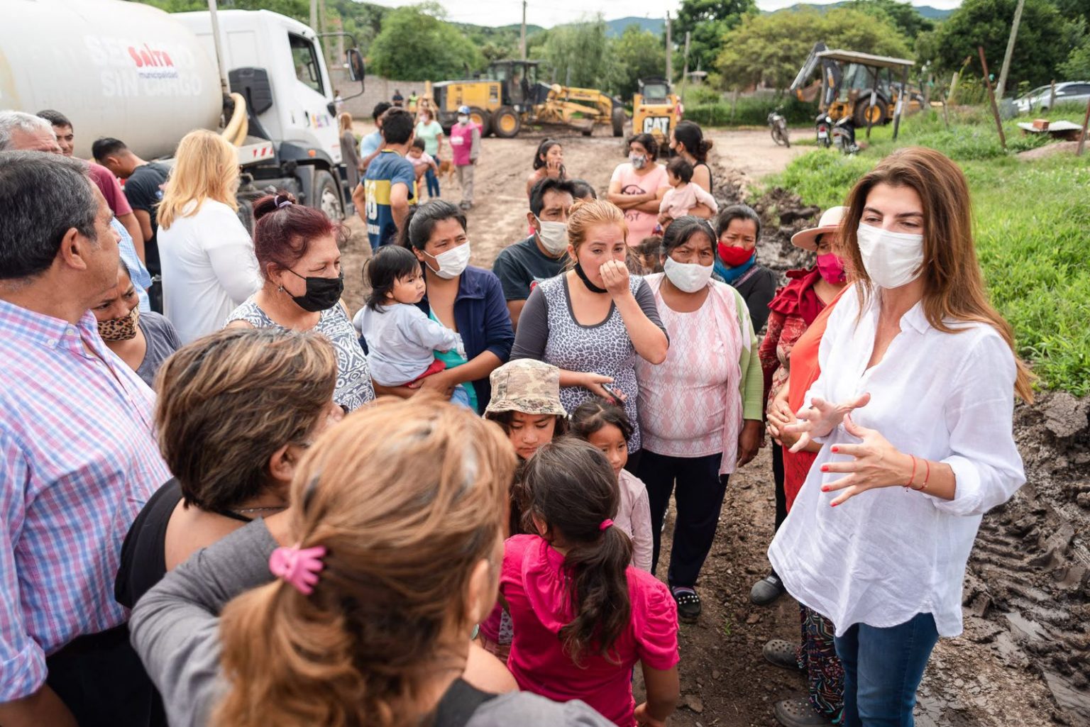 El municipio avanza con iluminación, enripiado y nivelado en la zona este de la ciudad. VIDEO