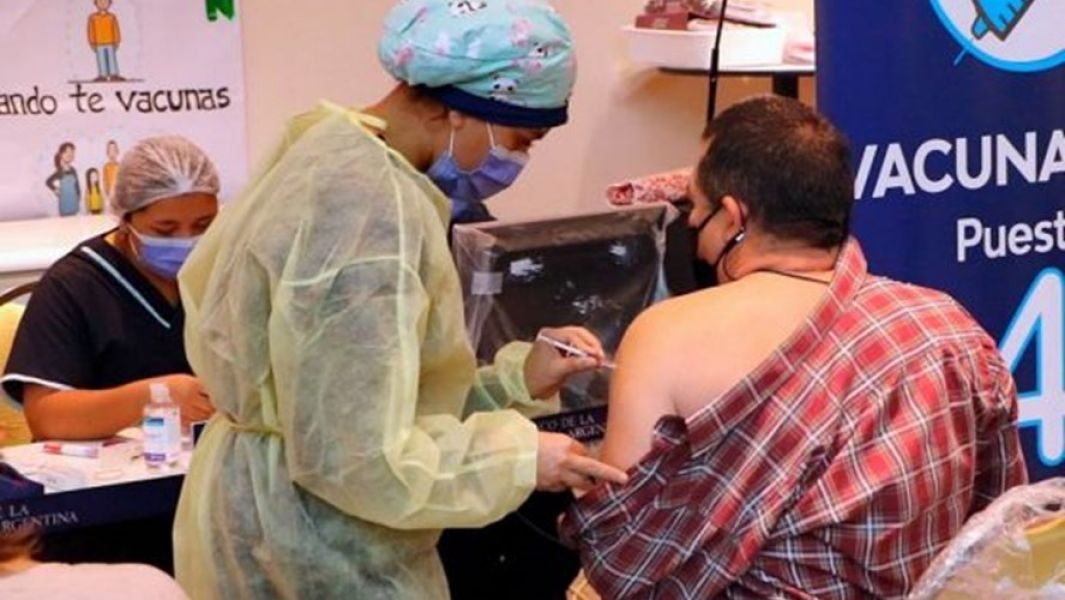 Más de 35 vacunatorios contra COVID-19 funcionarán este domingo en Capital