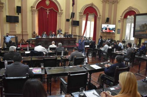 Aprueban un aumento del 4.000% a las multas de EDESA y Aguas del Norte