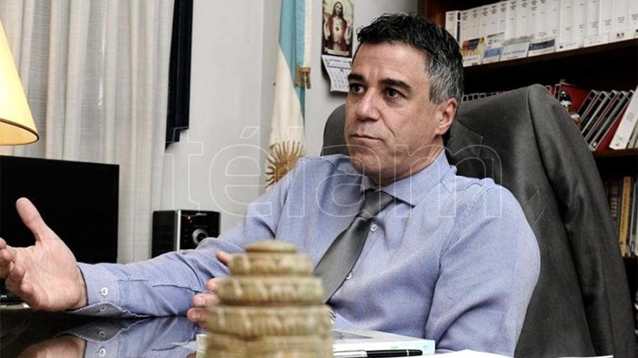 El juez Rafecas citó a declarar a Matías Kulfas y se llevó papeles de la licitación