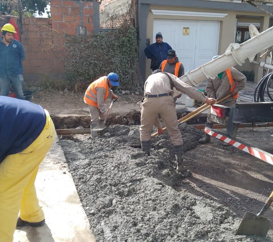 La Municipalidad intensifica los trabajos de bacheo en las calles de la ciudad. VIDEO