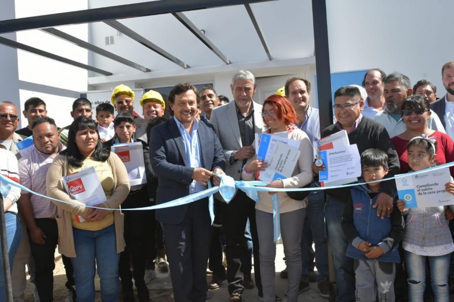 Sáenz en la entrega de 40 viviendas en Cafayate destacó que ya hay en Salta más de 3000 familias con casa propia. VIDEO