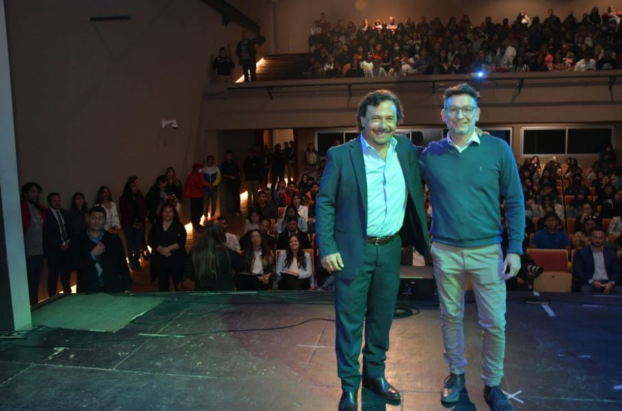 ”Formaremos más de 1800 técnicos en Desarrollo de Software, tan demandados por el mercado laboral”, dijo Sáenz. VIDEO