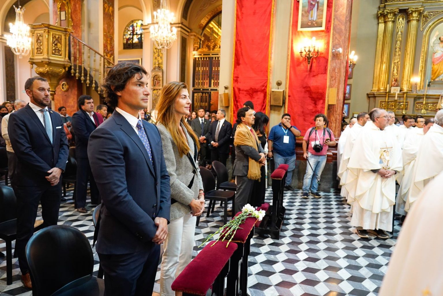 Bettina Romero participó de la misa del primer día del Triduo del Milagro. VIDEO