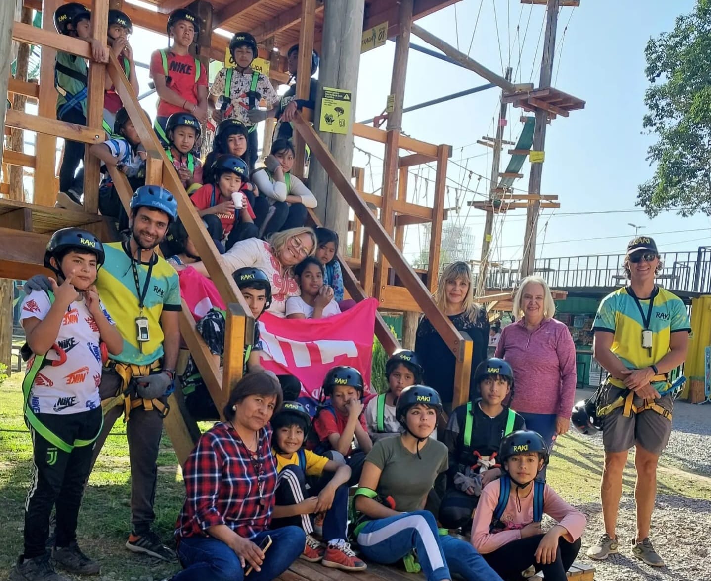 Ciudad: niños de zona sudeste disfrutaron de una tarde de juegos en un parque aéreo