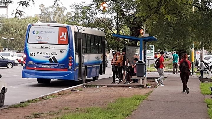 Servicio de colectivos en el feriado de este lunes 21
