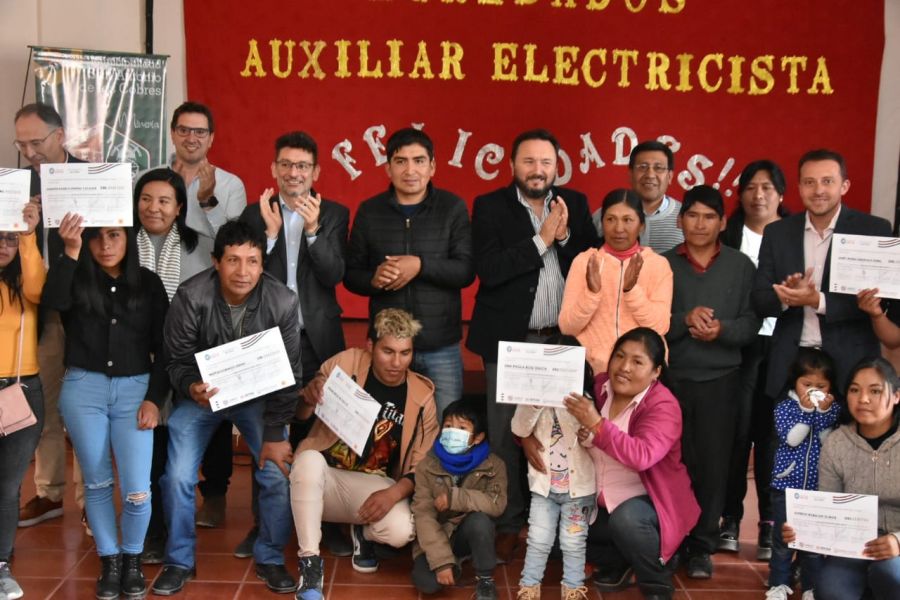 Brindan capacitaciones en oficios y servicios públicos a vecinos de San Antonio de los Cobres