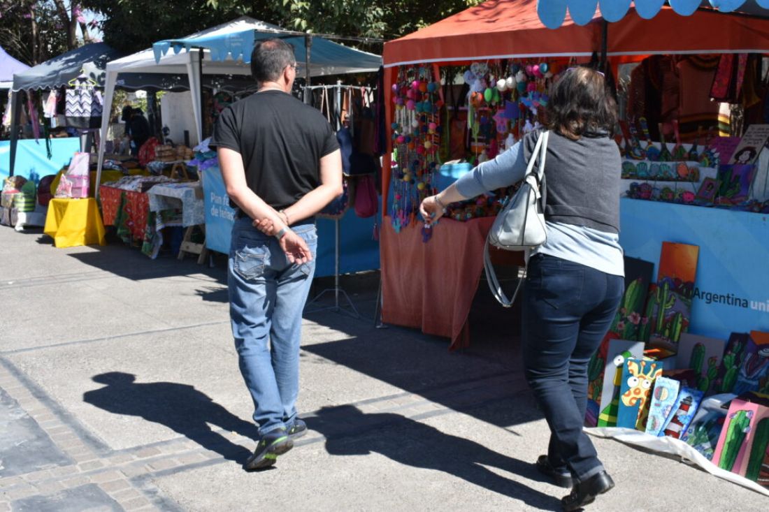 Feria del Paseo de los Poetas: el municipio potenció a 450 emprendedores.VIDEO