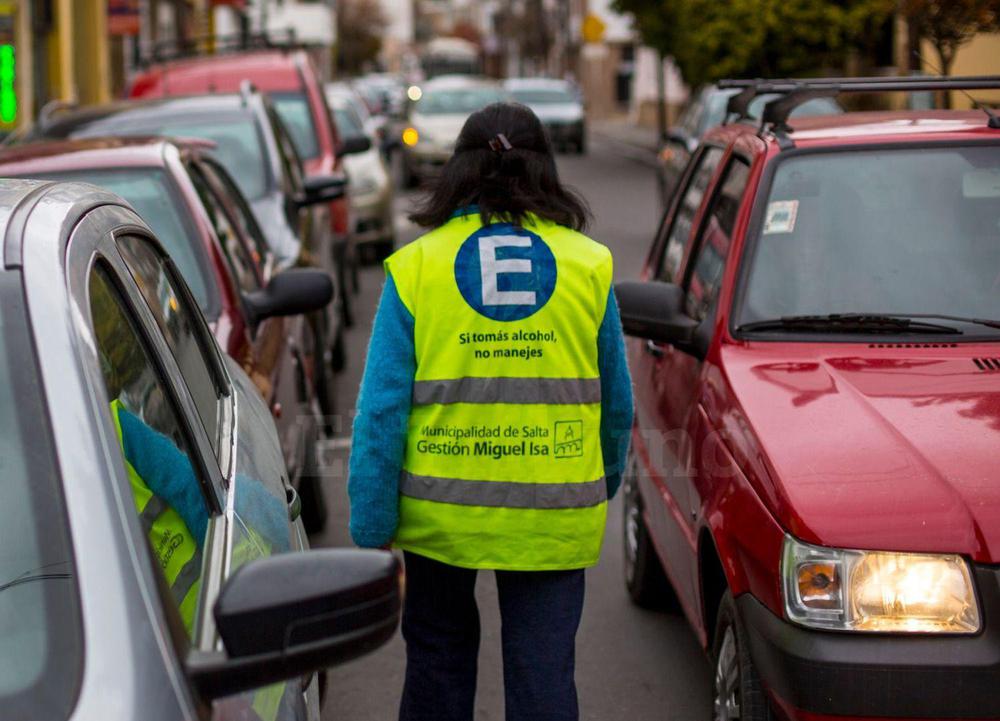 Desde este lunes el estacionamiento medido sube a $100 la hora en la ciudad