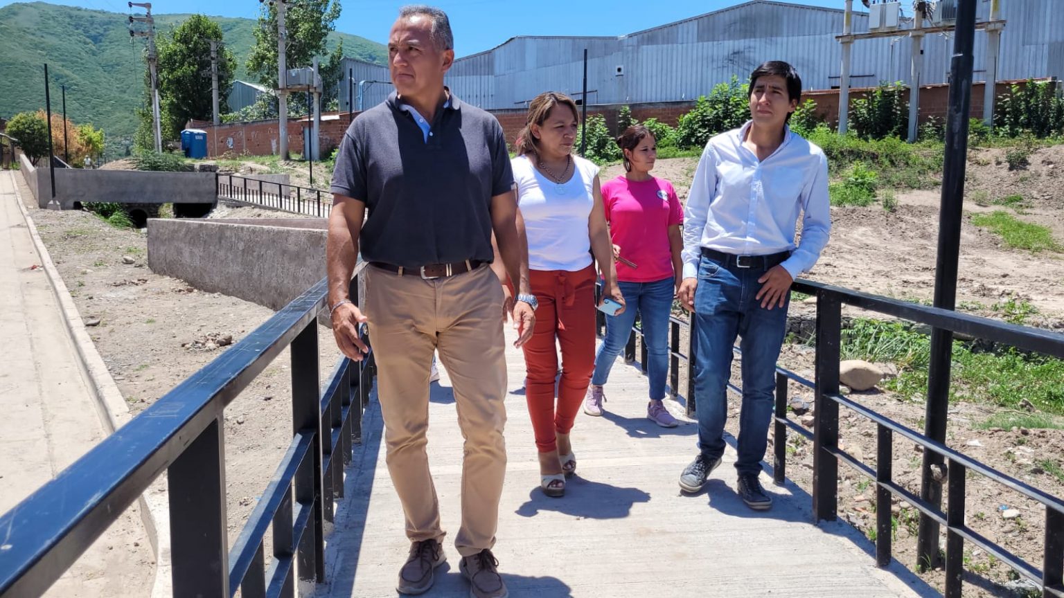 El paseo y pasarela sobre el canal Tinkunaku cuenta con un avance del 90 %. VIDEO/FOTOS