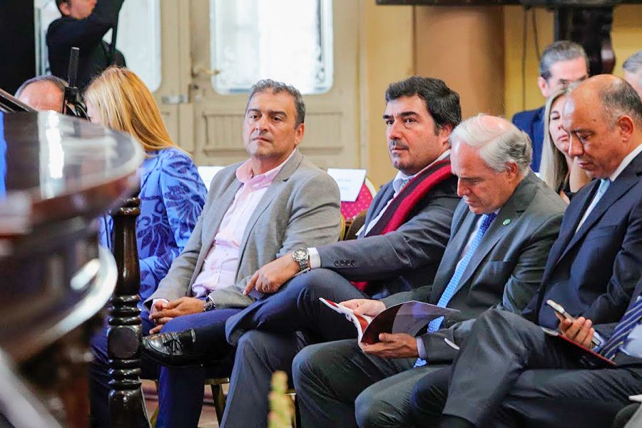 El gobernador Sáenz destacó las inversiones y políticas sanitarias durante la asamblea legislativa. FOTOS