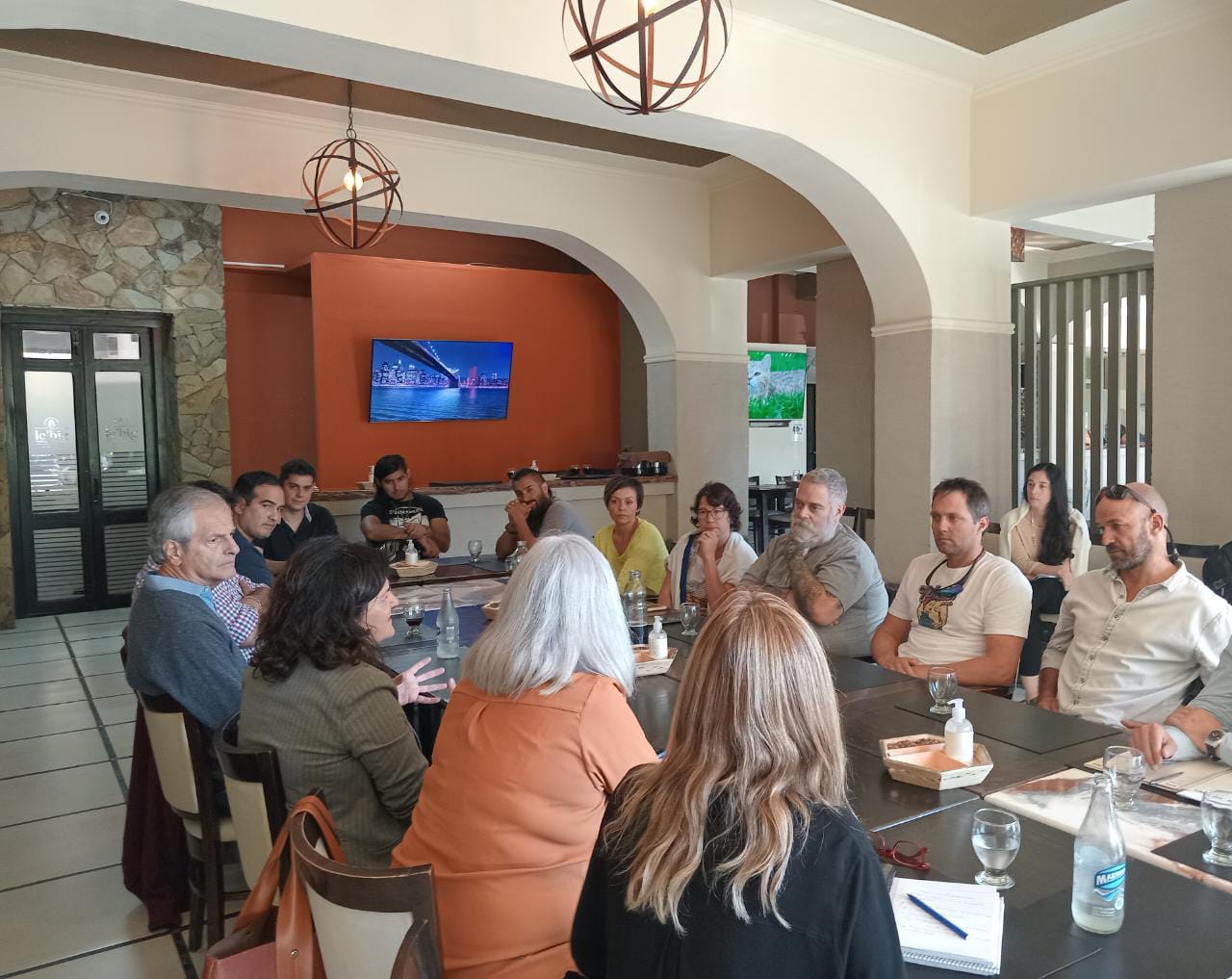 Guillermo Duránd Cornejo y Agustina Gallo se reunieron con productores de cerveza artesanal