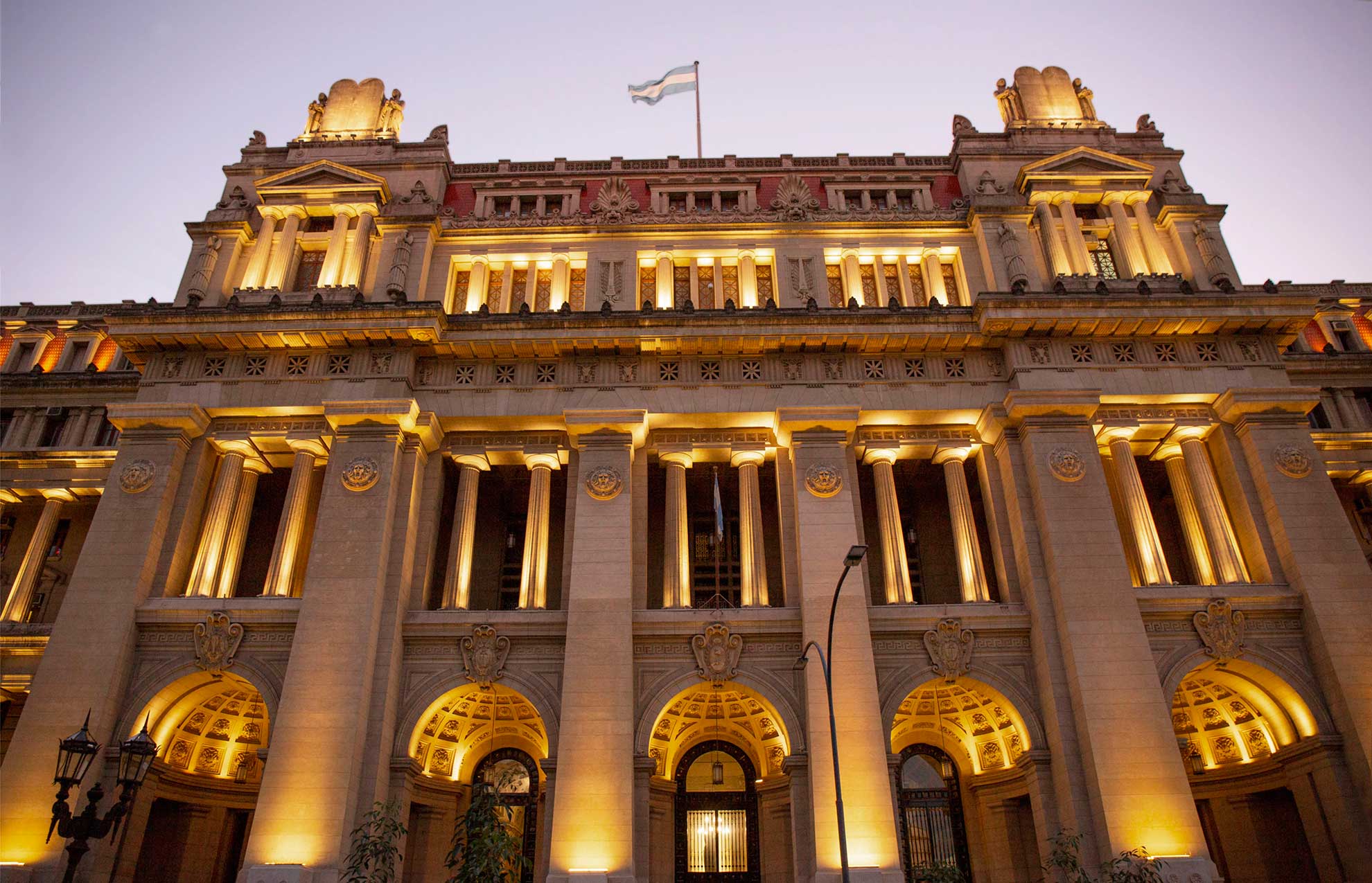 El poder de fuego de la Corte, en otro día negro para el Gobierno – Por: Eduardo van der Kooy