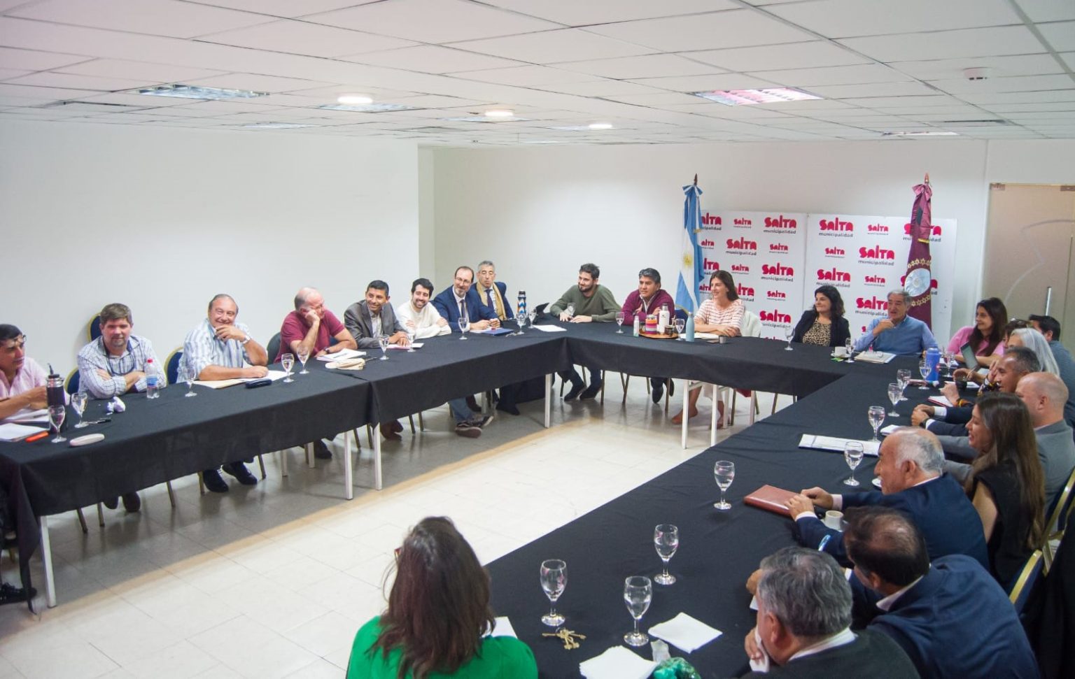 Bettina Romero junto a su equipo mantuvo una reunión de gabinete