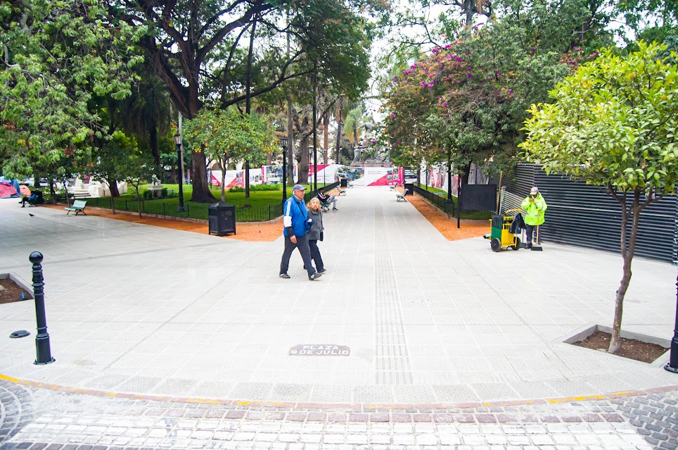La Municipalidad intensifica los trabajos de refacción y puesta en valor de plaza 9 de Julio