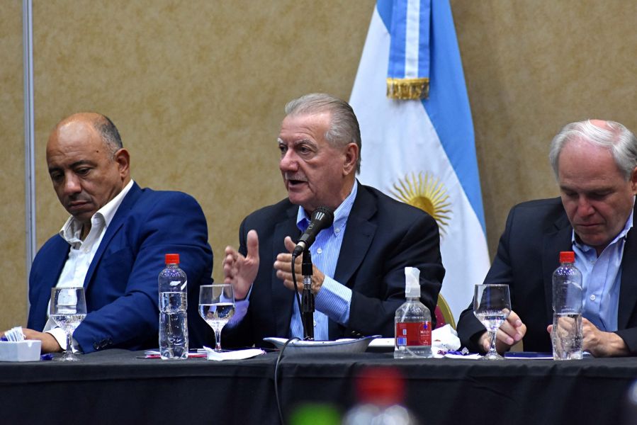 Mesa de diálogo entre el Gobierno provincial, intendentes y trabajadores