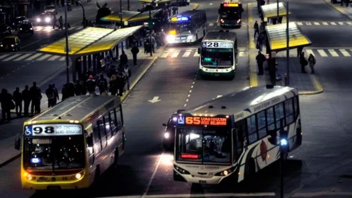 En medio de la tensión con las provincias, el Gobierno ahora evalúa quitar el subsidio al transporte en el AMBA