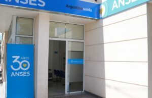 El Gobierno desdobla el pago de jubilaciones y pensiones en abril
