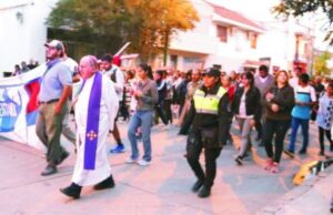 Con miles de personas, el Vía Crucis se realizó en Salta con pedidos a la sociedad por la Patria