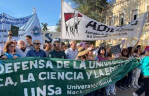 En Salta también fue multitudinaria la marcha en defensa de la universidad pública