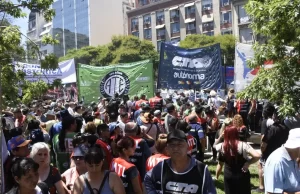 Análisis «7 PM»: Milei abre más frentes de conflicto…