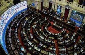 El Gobierno buscará tratar la Ley Ómnibus y el paquete fiscal en una misma sesión, pero persisten las diferencias con la oposición