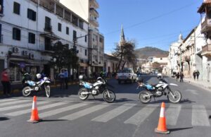 Operativo de tránsito por los actos y desfiles por el 25 de Mayo. FOTOS