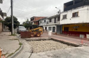 Se trabaja en el arreglo de calzada en Pueyrredón al 2.600 y al 2.800