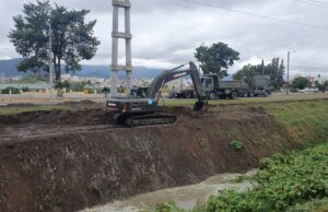 La Municipalidad continúa con la limpieza del canal Juan XXII. VIDEO/FOTOS