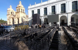 En el medio de las versiones de cambios de ministros, Javier Milei viaja a Córdoba con todo su Gabinete