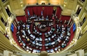 Por la enorme presión social, los senadores piden no aumentarse los salarios: iban a cobrar $ 8 millones
