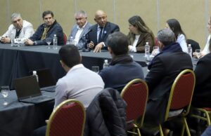 Sector público y privado conformaron una mesa de trabajo contra el comercio ilegal. VIDEO