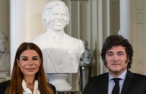 Javier Milei inauguró el busto de Carlos Menem en la Casa Rosada: “Fue el mejor Presidente de los últimos 40 años”