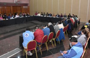 Convenio salarial: El Gobierno acordó con los gremios estatales un incremento del 33% hasta septiembre