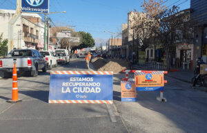 La Municipalidad acondiciona la calzada de Avenida San Martín al 1.400. VIDEO/FOTOS