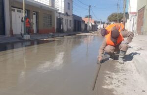 Hormigonaron el pasaje Ceballos al 1.000, altura de Zabala al 600. VIDEO/FOTOS