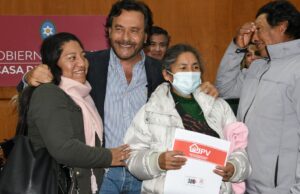 200 familias recibieron las escrituras de sus viviendas tras esperar hasta 42 años. VIDEO/FOTOS