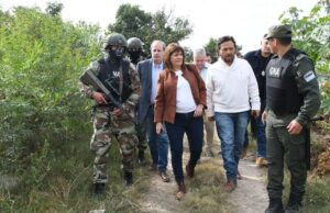 Sáenz y Bullrich recorrieron puntos claves de la frontera con Bolivia y evaluaron el servicio de seguridad en el paso internacional de Aguas Blancas. VIDEO/FOTOS