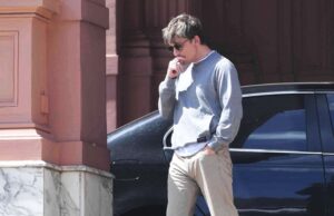 Milei le da 100 mil millones de fondos reservados a Santiago Caputo