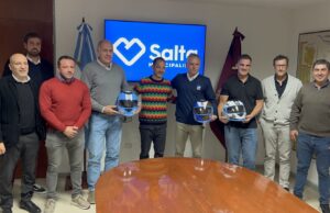 La Municipalidad firmó un convenio con tres clubes para fomentar el uso del casco. VIDEO/FOTOS