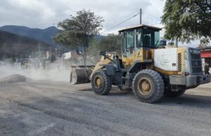 Se ejecuta la repavimentación de la avenida principal del barrio San Ignacio. VIDEO/FOTOS