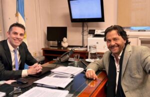 El gobernador Sáenz gestionó la llegada de dispositivos de vigilancia electrónica para víctimas de violencia