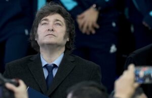 Otra encuesta revela que la confianza en Milei cae más rápido que con Macri y Alberto