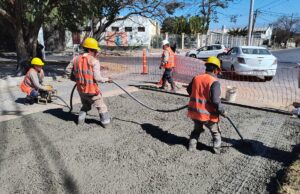 La Municipalidad ejecutó tareas de hormigonado en barrio San José; La Rioja y Laprida y también en Moldes y Pje. Castro. VIDEOS/FOTOS