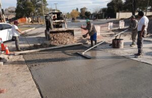 Ejecutan hormigonado en la bocacalle de Av. Gato y Mancha y Martínez Cangas de Tineo. FOTOS